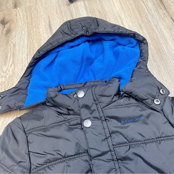 Calvin Klein Jeans Little kids black and blue puffer jacket with hood - Picture 6 of 9